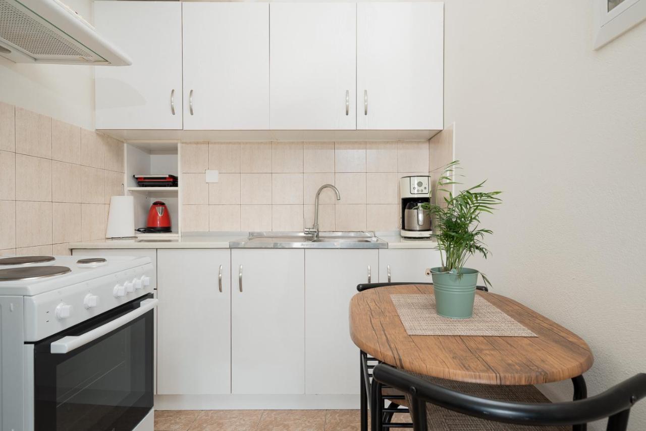 Mtc-Sfs Apartment By The Sea And Airport Pórto Ráfti Exteriör bild