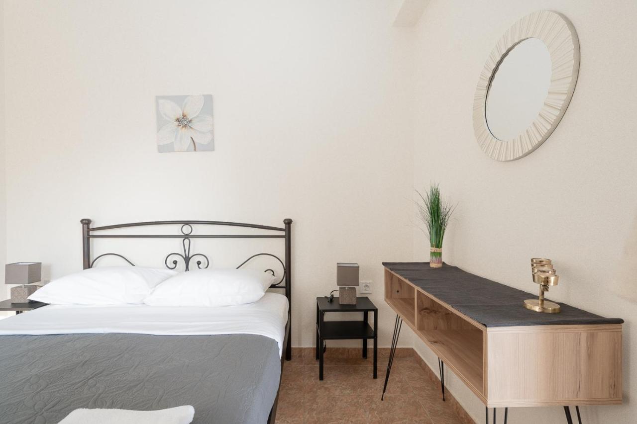 Mtc-Sfs Apartment By The Sea And Airport Pórto Ráfti Exteriör bild
